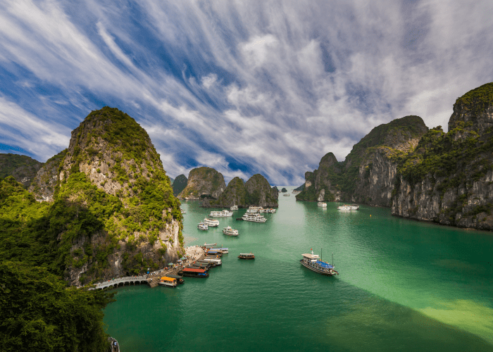 Vista panoramica de la bahia de Halong